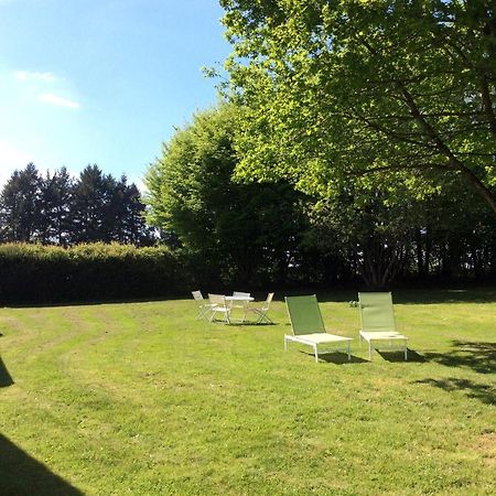Les Landes Hotel Saint-Pardoux-Corbier Buitenkant foto
